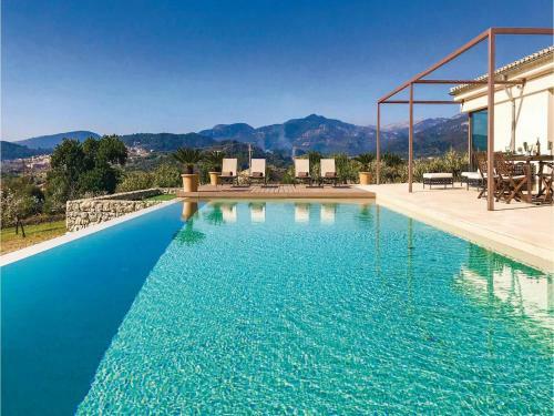 Four-bedroom Holiday Home In Moscari