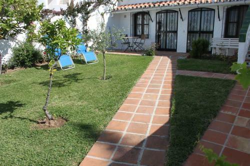 Apartamentos El Capistrano Nerja Guy P. Way
