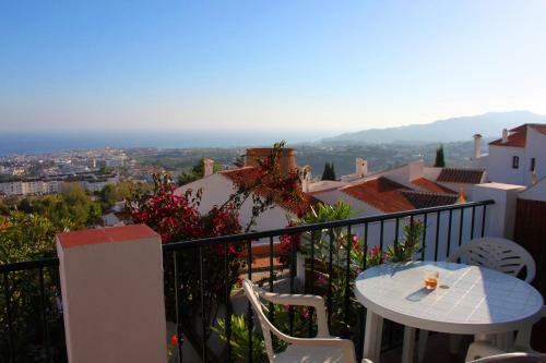 Apartamentos El Capistrano Nerja Guy P. Way