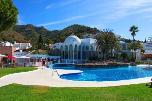 Apartamentos El Capistrano Nerja Guy P. Way