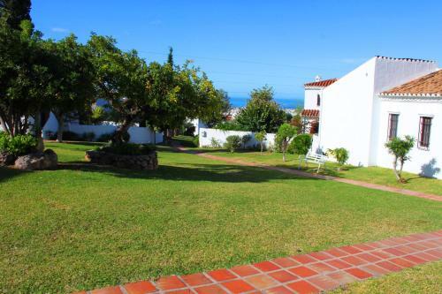 Apartamentos El Capistrano Nerja Guy P. Way