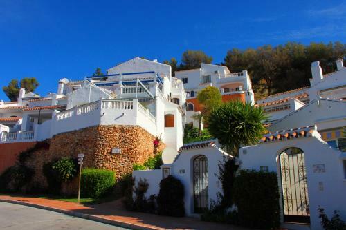 Apartamentos El Capistrano Nerja Guy P. Way