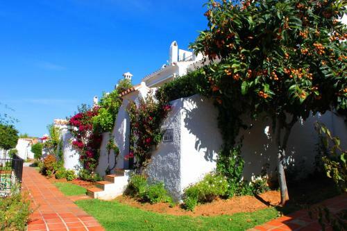 Apartamentos El Capistrano Nerja Guy P. Way