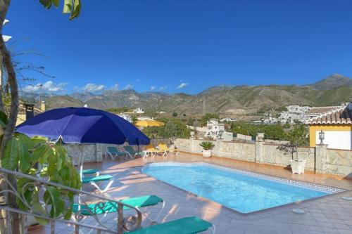 Nerja Villa Sleeps 8 Pool Air Con Wifi