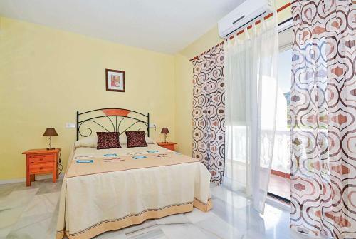 Nerja Villa Sleeps 8 Air Con Wifi