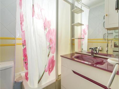 Three-bedroom Apartment In Oliva