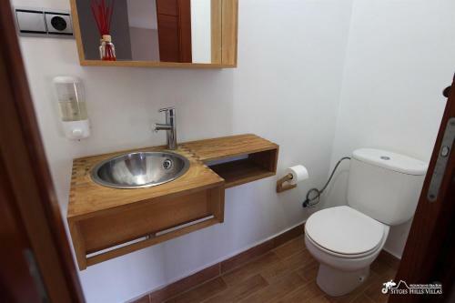 Villa Charma With Heated Pool, A/c In Peaceful Location