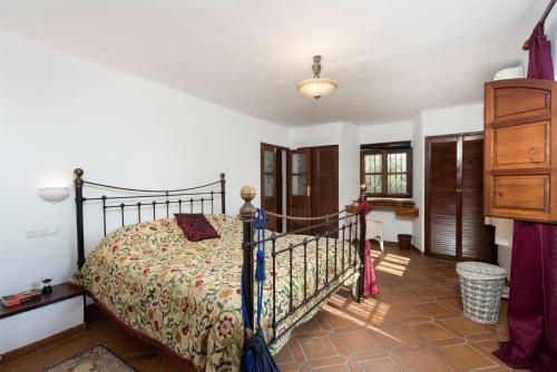 Orgiva Villa Sleeps 9 Air Con