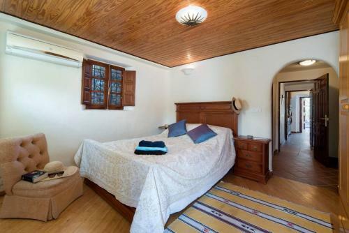 Orgiva Villa Sleeps 9 Air Con
