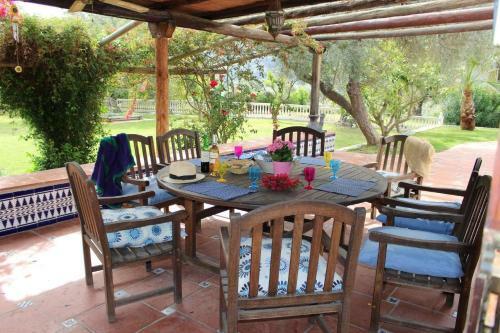 Orgiva Villa Sleeps 9 Air Con