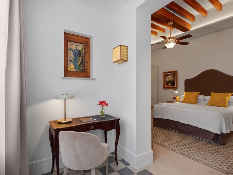 Hotel Gloria De Sant Jaume