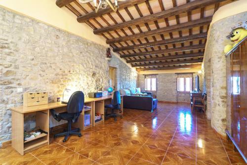 Masia Rural Con Piscina Privada. Suri
