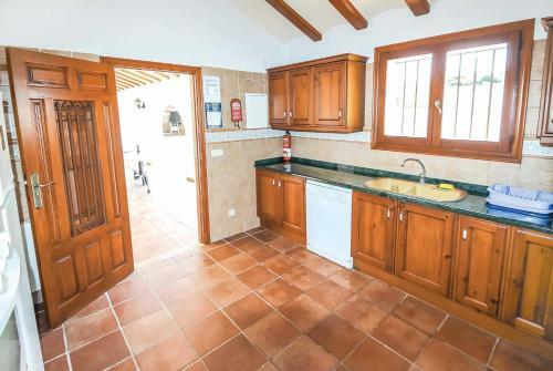 Paratella Villa Sleeps 8 Wifi