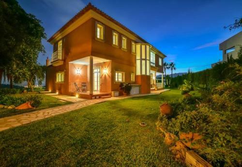 Pedramala Villa Sleeps 14 Pool
