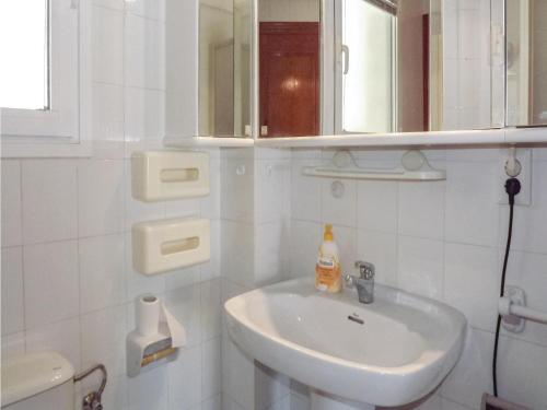 Three-bedroom Holiday Home In Predreguer