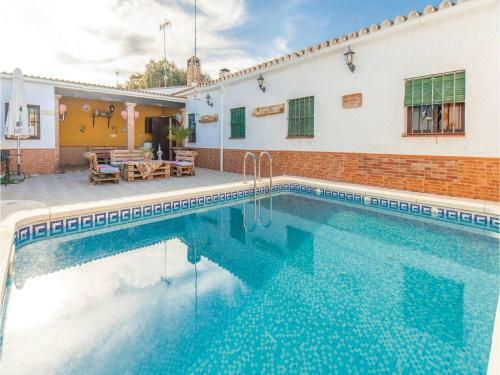 Three-bedroom Holiday Home In Penaflor
