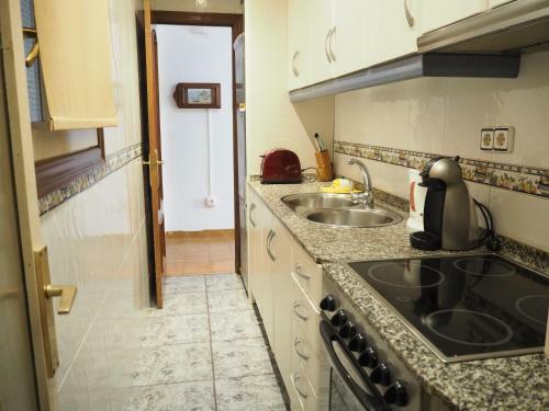 Apartamento Con Terraza En Pineda De Mar.