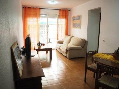Apartamento Con Terraza En Pineda De Mar.