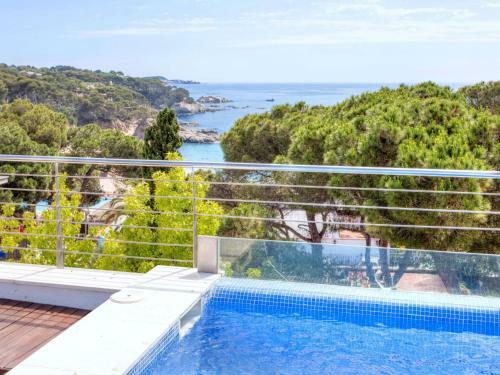 Holiday Home Crystal House