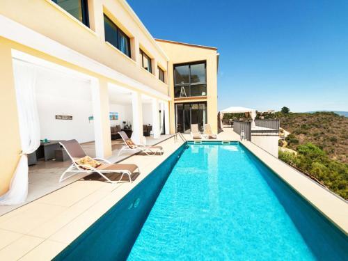 Holiday Home Suites Mas Nou