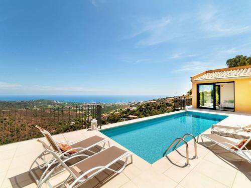Holiday Home Suites Mas Nou
