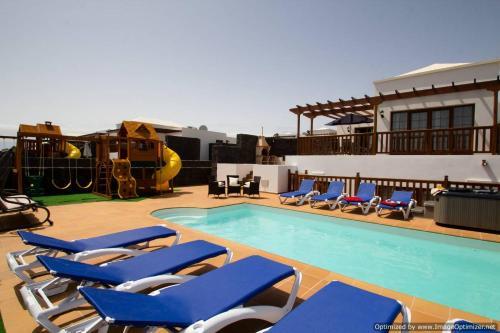 Villa 44 Sea Views, Pool,games,hot Tub, Office With Computer+ Wifi