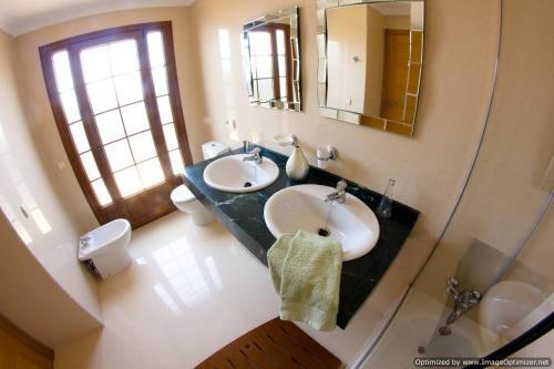 Villa 44 Sea Views, Pool,games,hot Tub, Office With Computer+ Wifi