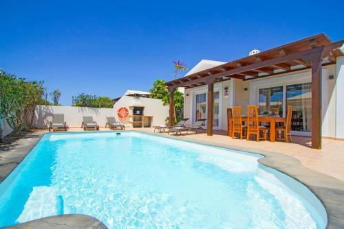 Playa Blanca Villa Sleeps 8 Pool Air Con T400282
