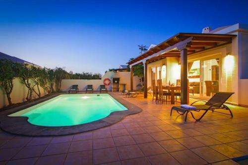 Playa Blanca Villa Sleeps 8 Pool Air Con T400282