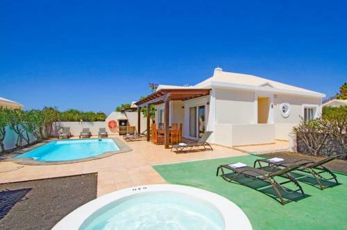 Playa Blanca Villa Sleeps 8 Pool Air Con T400282