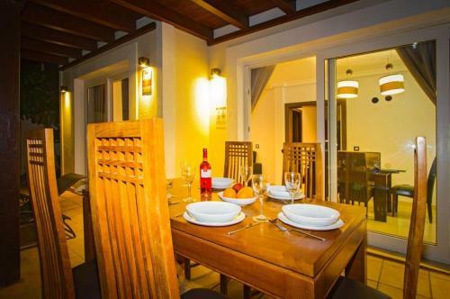 Playa Blanca Villa Sleeps 8 Pool Air Con T400282
