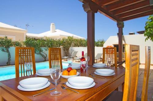 Playa Blanca Villa Sleeps 8 Pool Air Con T400282