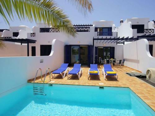 Playa Blanca Villa Sleeps 6 Pool Wifi T691303