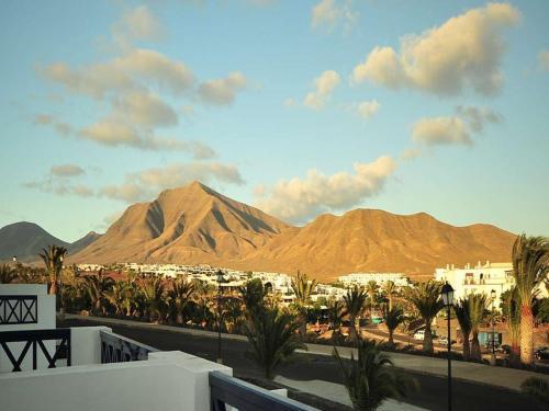 Playa Blanca Villa Sleeps 6 Pool Wifi T691303