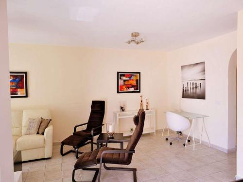 Playa Blanca Villa Sleeps 6 Pool Wifi T691303
