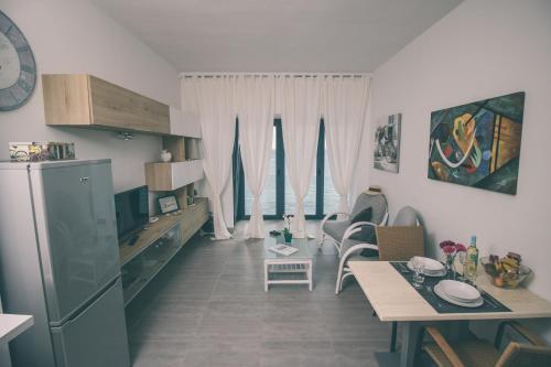 Sea Breeze Apartment