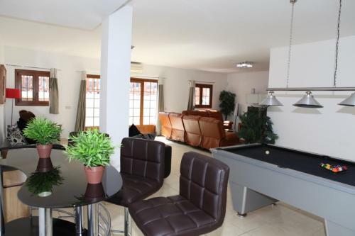 Villa 22 Sea Views, Pool,games,hot Tub, Office With Computer+ Wifi