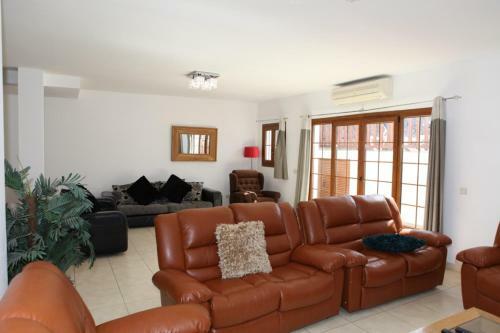 Villa 22 Sea Views, Pool,games,hot Tub, Office With Computer+ Wifi