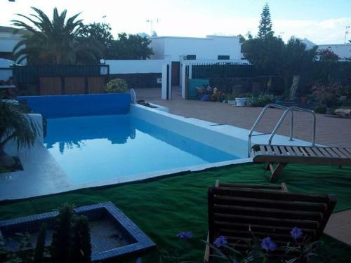 Playa Blanca Villa Sleeps 6 Pool Wifi T691312