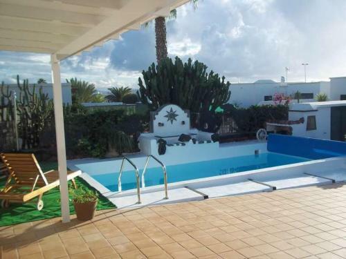 Playa Blanca Villa Sleeps 6 Pool Wifi T691312