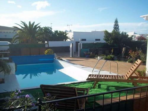 Playa Blanca Villa Sleeps 6 Pool Wifi T691312