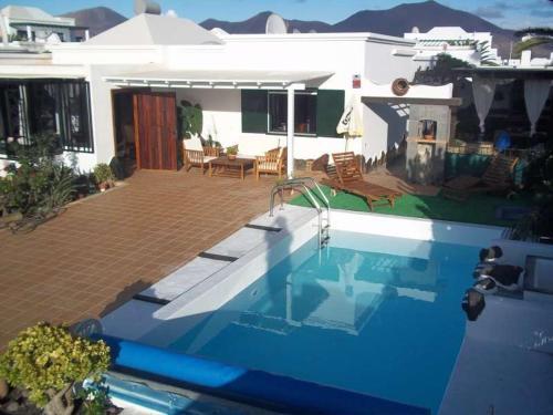 Playa Blanca Villa Sleeps 6 Pool Wifi T691312