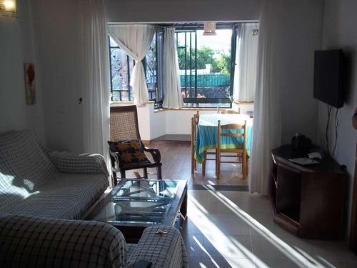 Playa Blanca Villa Sleeps 6 Pool Wifi T691312