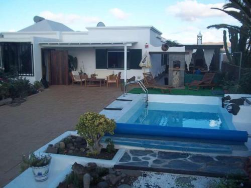 Playa Blanca Villa Sleeps 6 Pool Wifi T691312