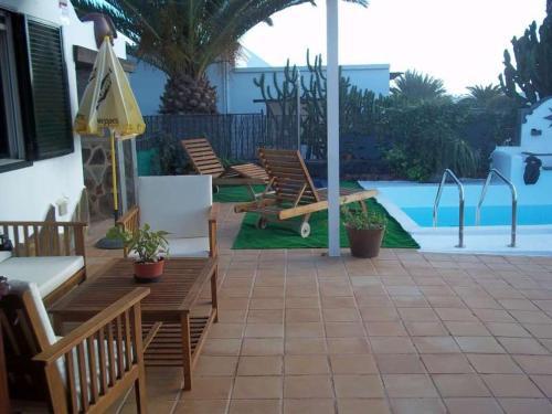 Playa Blanca Villa Sleeps 6 Pool Wifi T691312