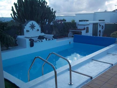 Playa Blanca Villa Sleeps 6 Pool Wifi T691312