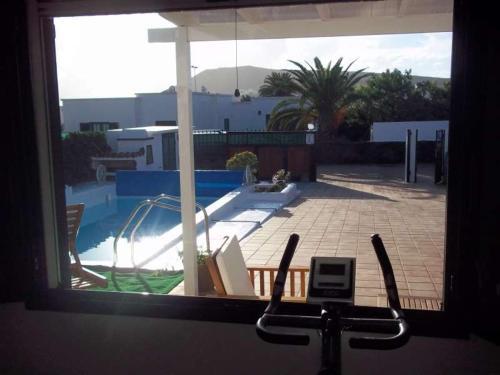 Playa Blanca Villa Sleeps 6 Pool Wifi T691312