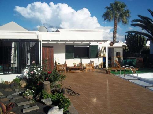 Playa Blanca Villa Sleeps 6 Pool Wifi T691312