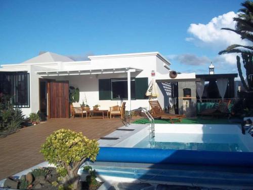 Playa Blanca Villa Sleeps 6 Pool Wifi T691312