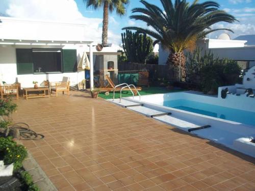 Playa Blanca Villa Sleeps 6 Pool Wifi T691312